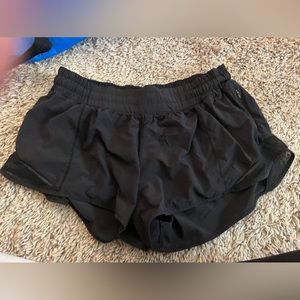 Lululemon Hotty Hot 2.5 Size 10 Shorts
